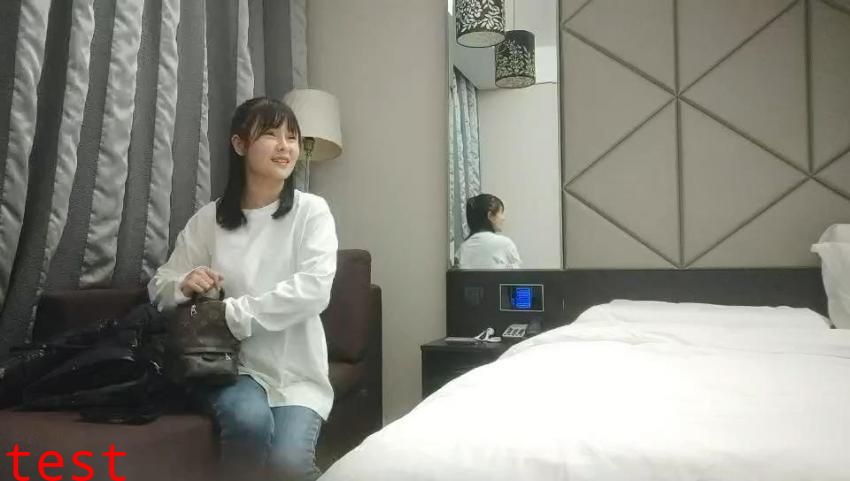 草莓修车 - 白衣清纯乖巧小妹 ，舌功一流 ，后入爆操大屁股